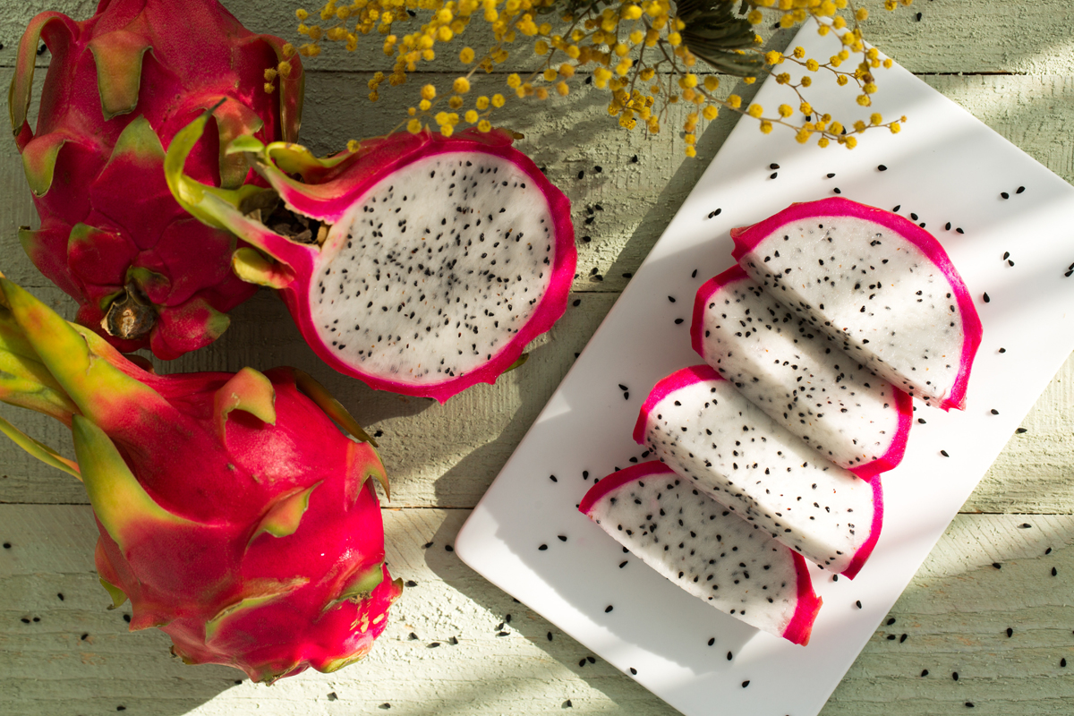 How-to-Cut-a-Dragon-Fruit